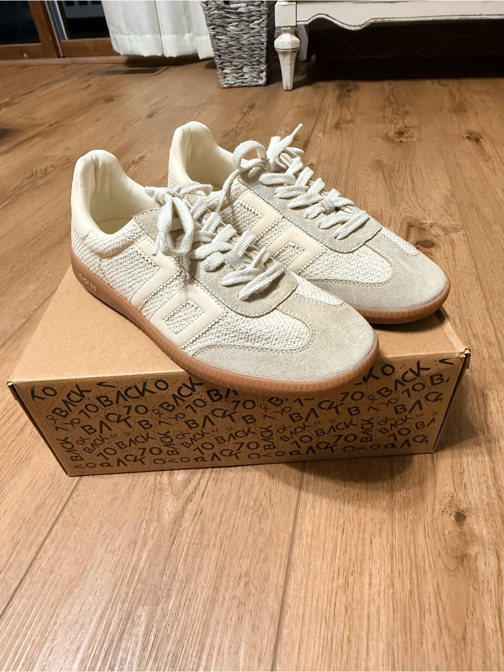 Back 70 Neutral Beige Women's Casual Sneakers - Classic Low-Top Design